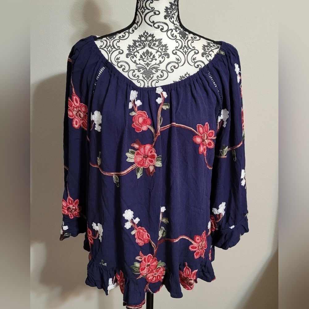 Liv Los‎ Angeles 3X embroidered floral top